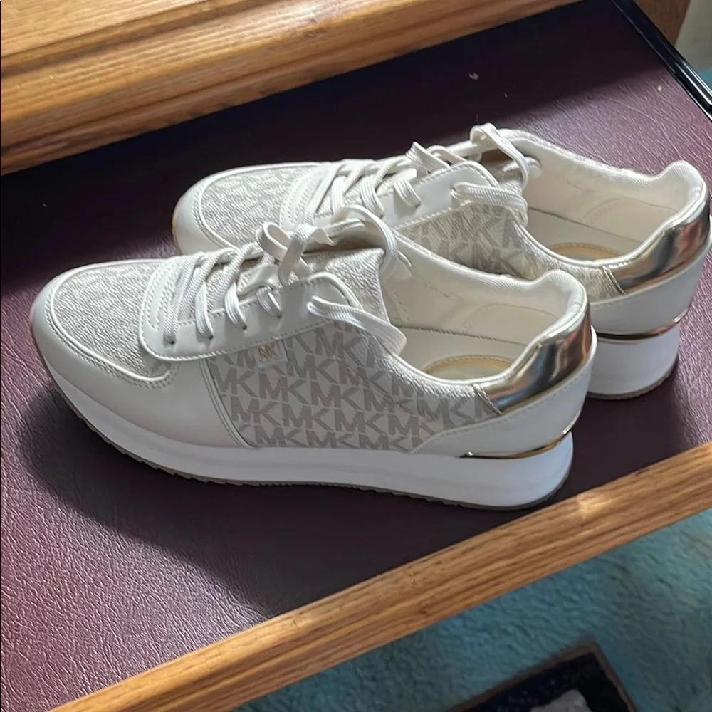 Fashion Forward Inspired Designer Sneakers- Size 9M Fashion Forward Inspired Designer Sneakers- Size 9M | eBay main image 3